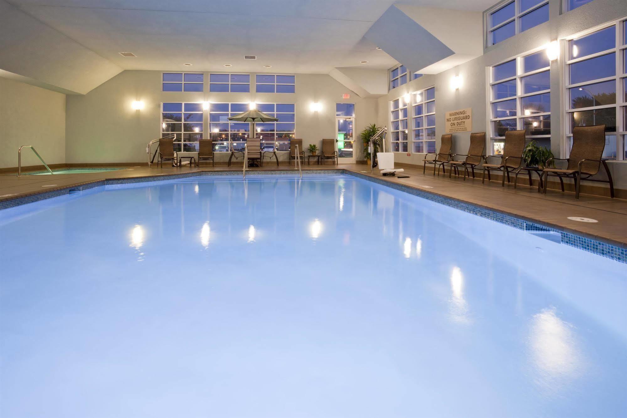 Grandstay Hotel & Suites - Glenwood Bagian luar foto